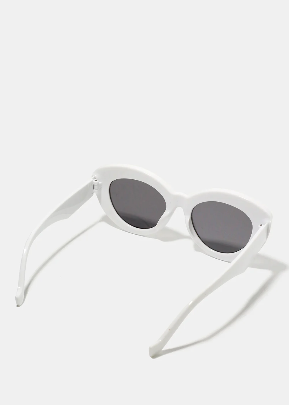 A+ White Thick Cat Eye Frame Sunglasses - Image 3