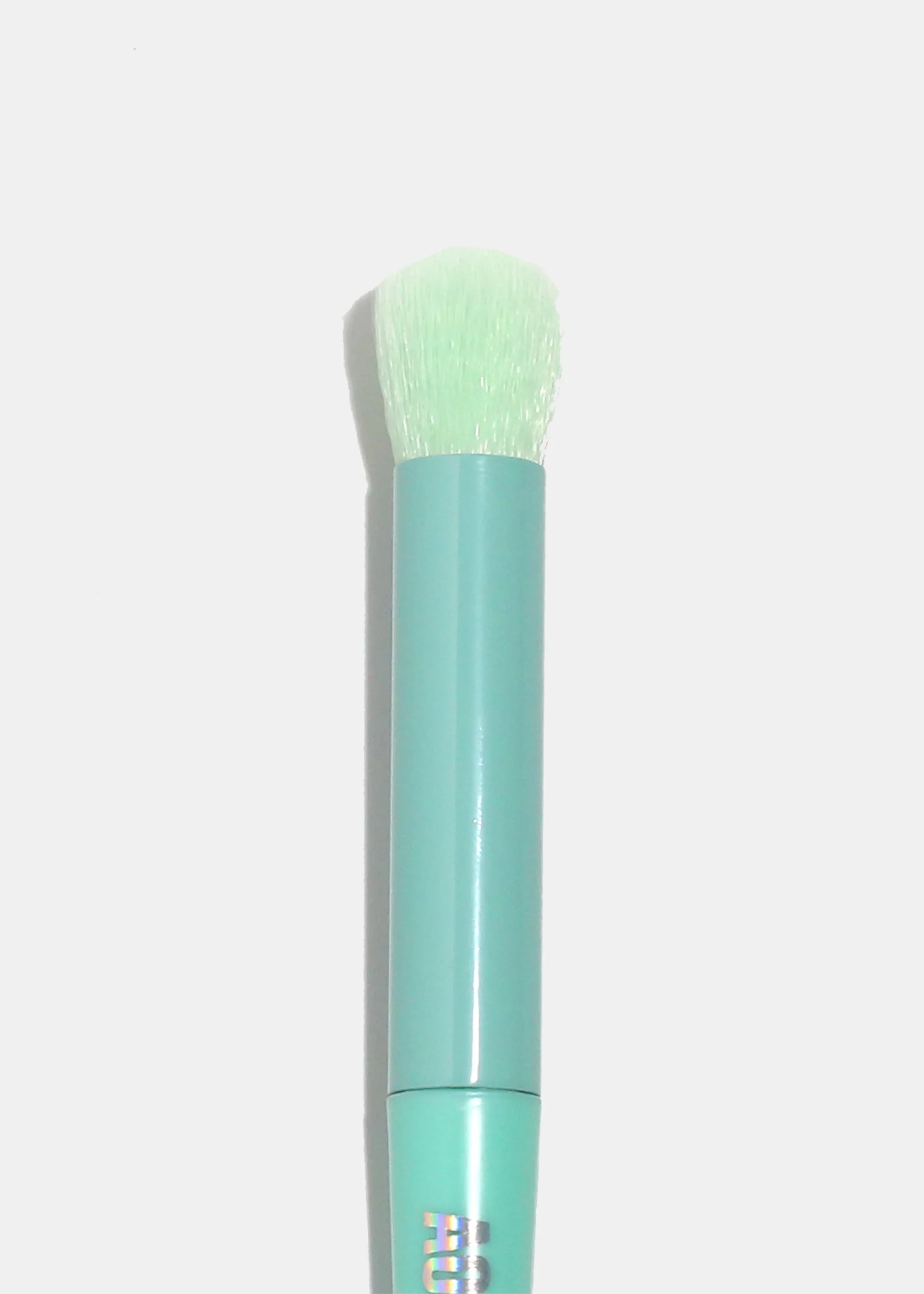 AOA Rainbow Single Brush – E113 Eyeshadow Packing Brush - Image 2