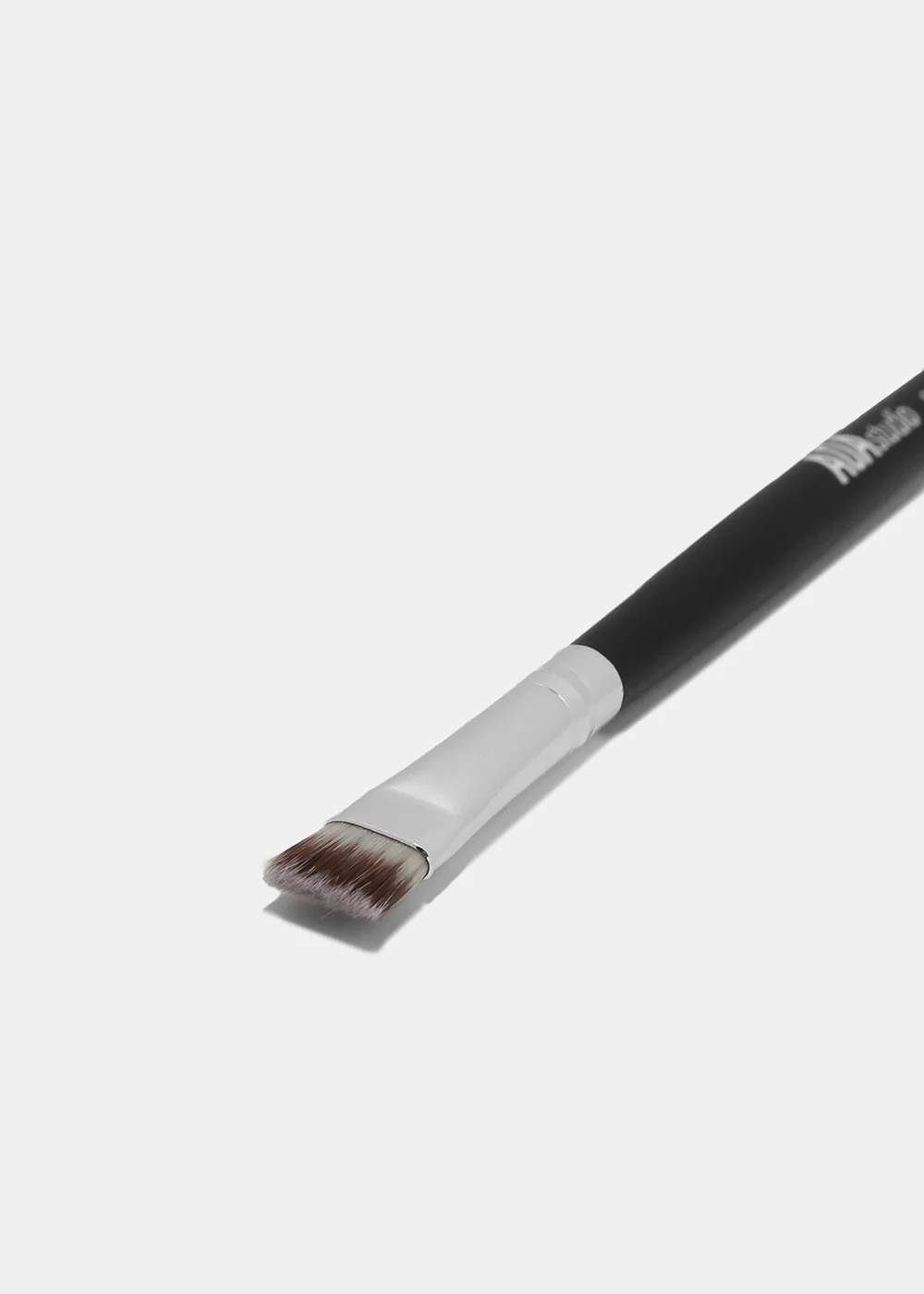 E115: Flat Definer Brush - Image 3
