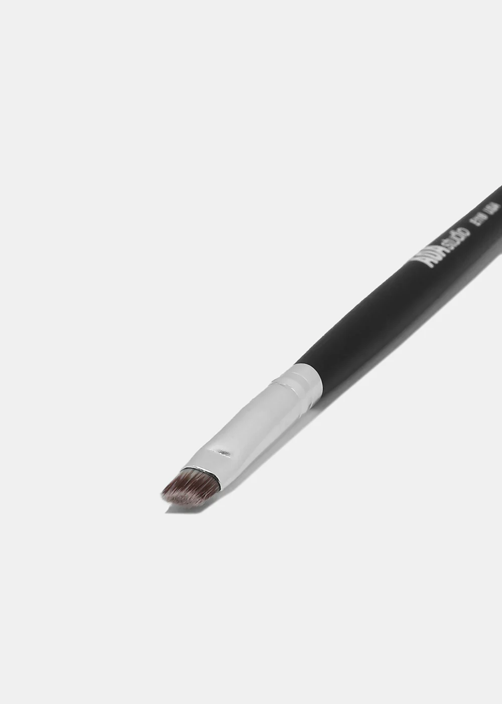E116: Angled Eyeliner Brush - Image 3