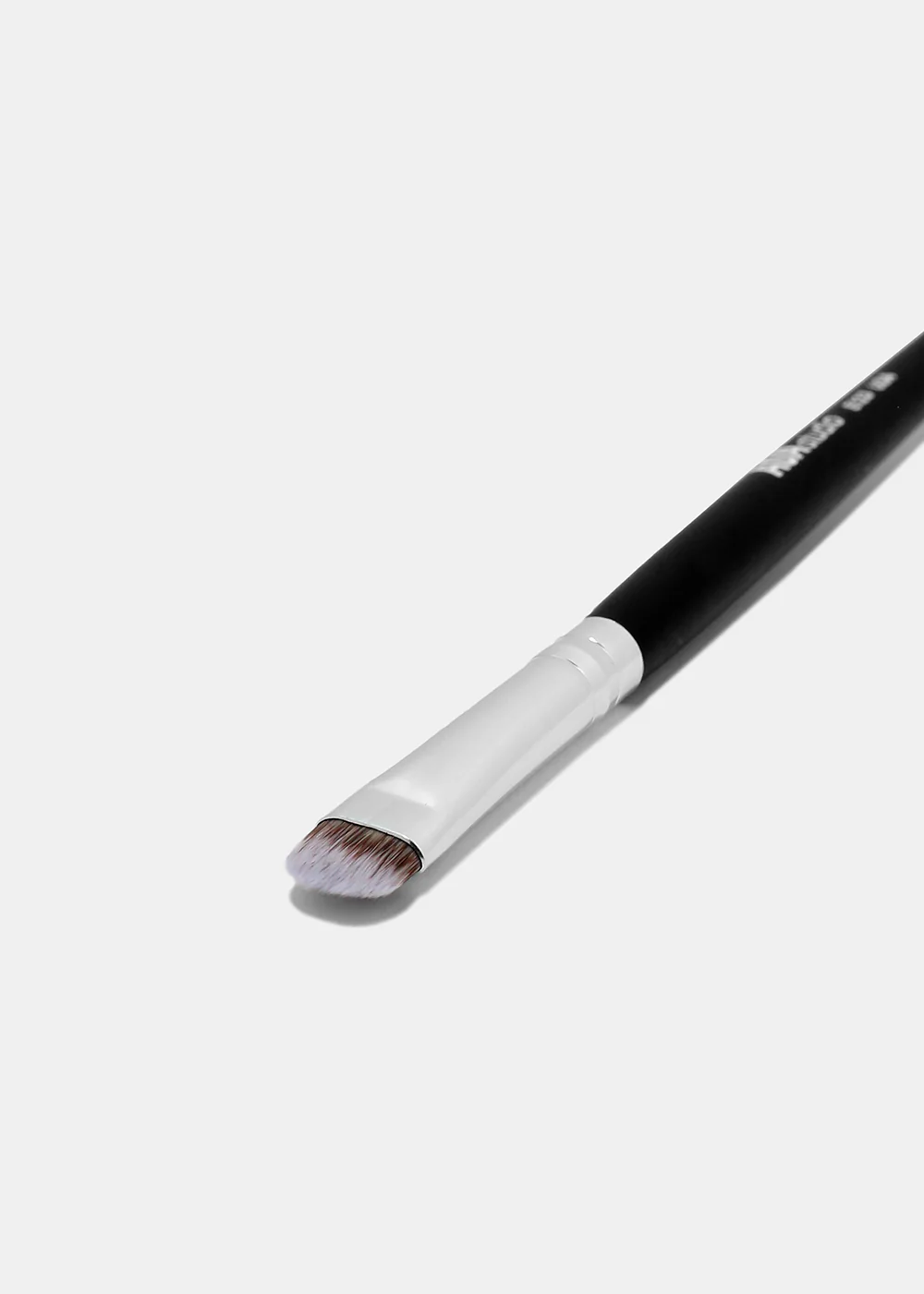 E123: Eyeliner Blending Brush - Image 3