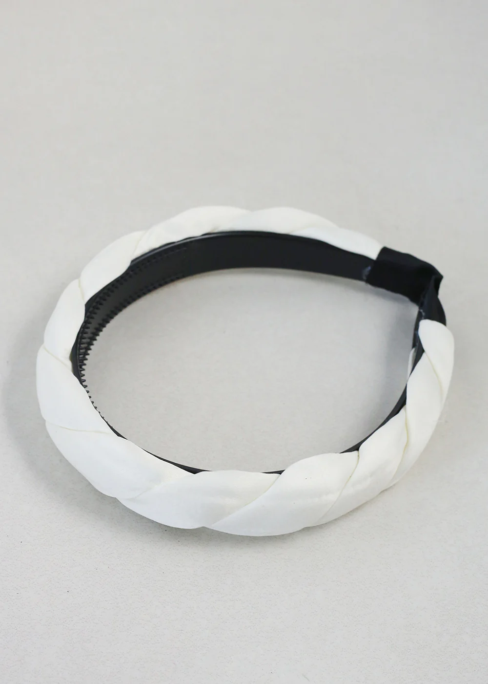 Elegant Twisted Headband - Image 2