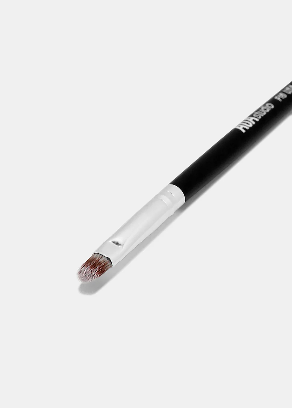 F16: Precise Concealer Brush - Image 3