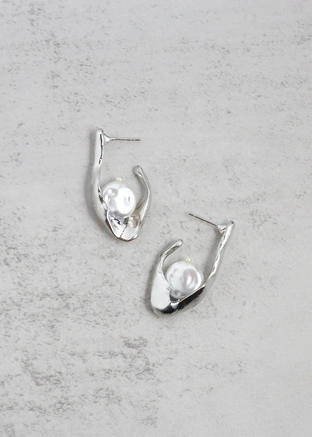 Modern Textured Pearl Dangle Earrings - Image 3