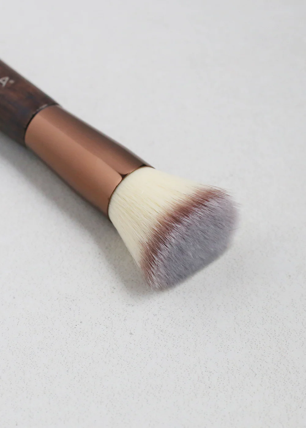 Nature Girl Bamboo Double Ended Foundation & Buffing Brush - Image 3