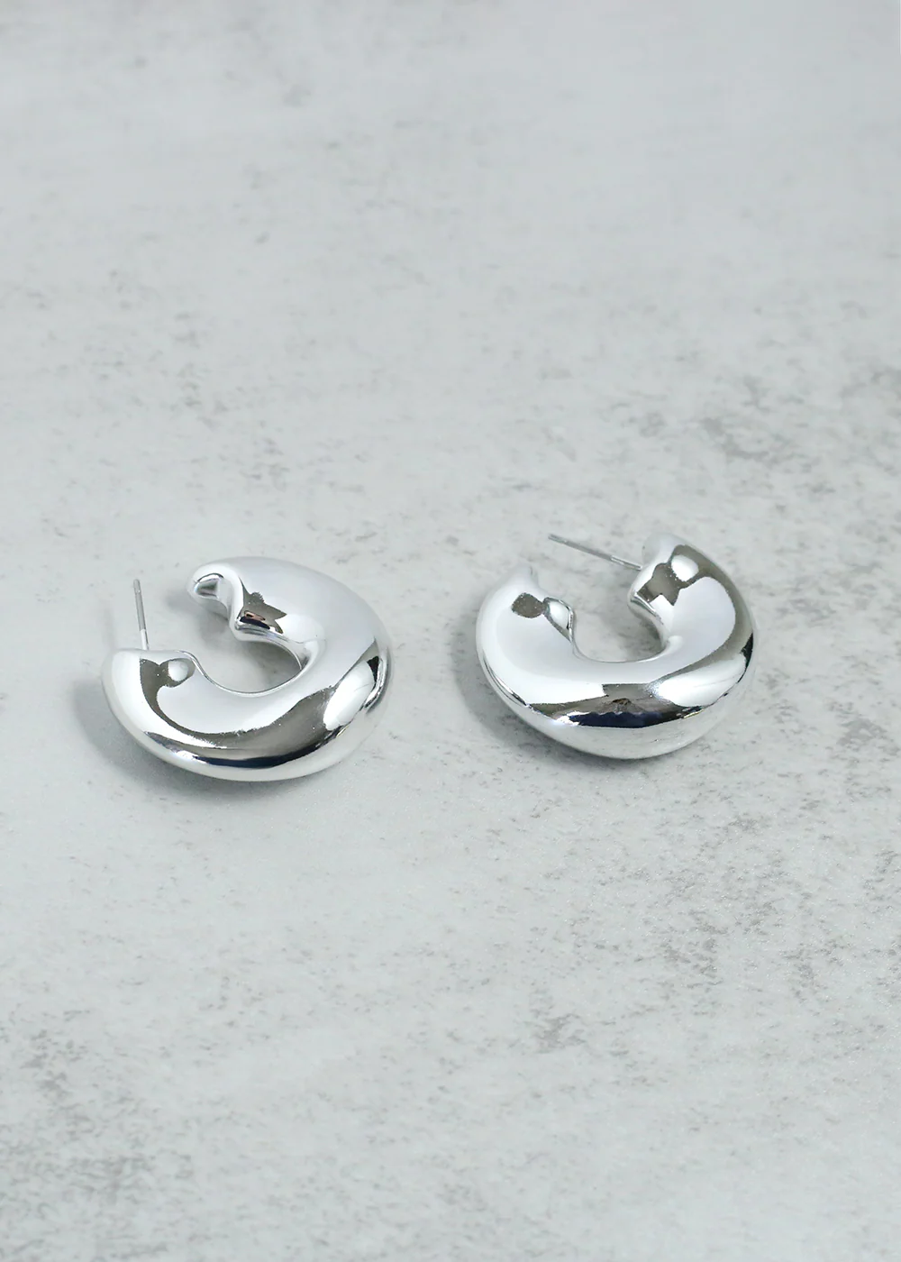 Open Wavy Hoop Earring - Image 3