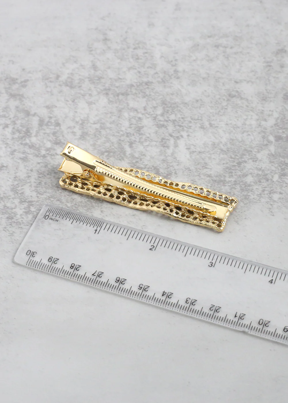 Textured Wavy Rectangular Hair Clip - Image 4