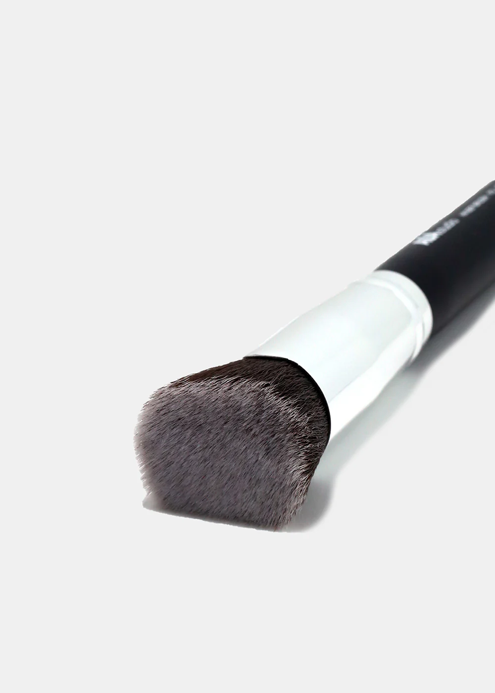 The F2 & E102 Kabuki Brush Duo - Image 3