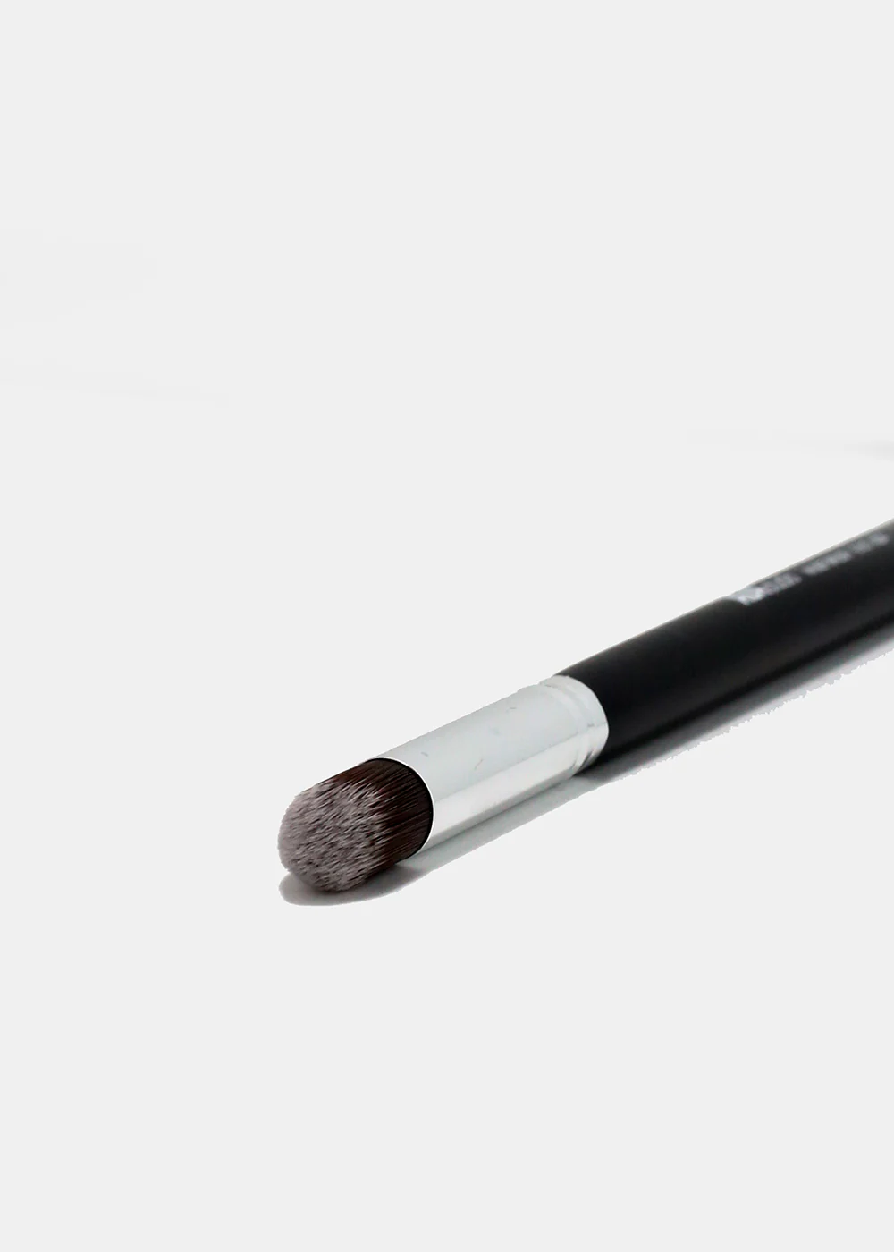 The F5 & E105 Kabuki Brush Duo - Image 2