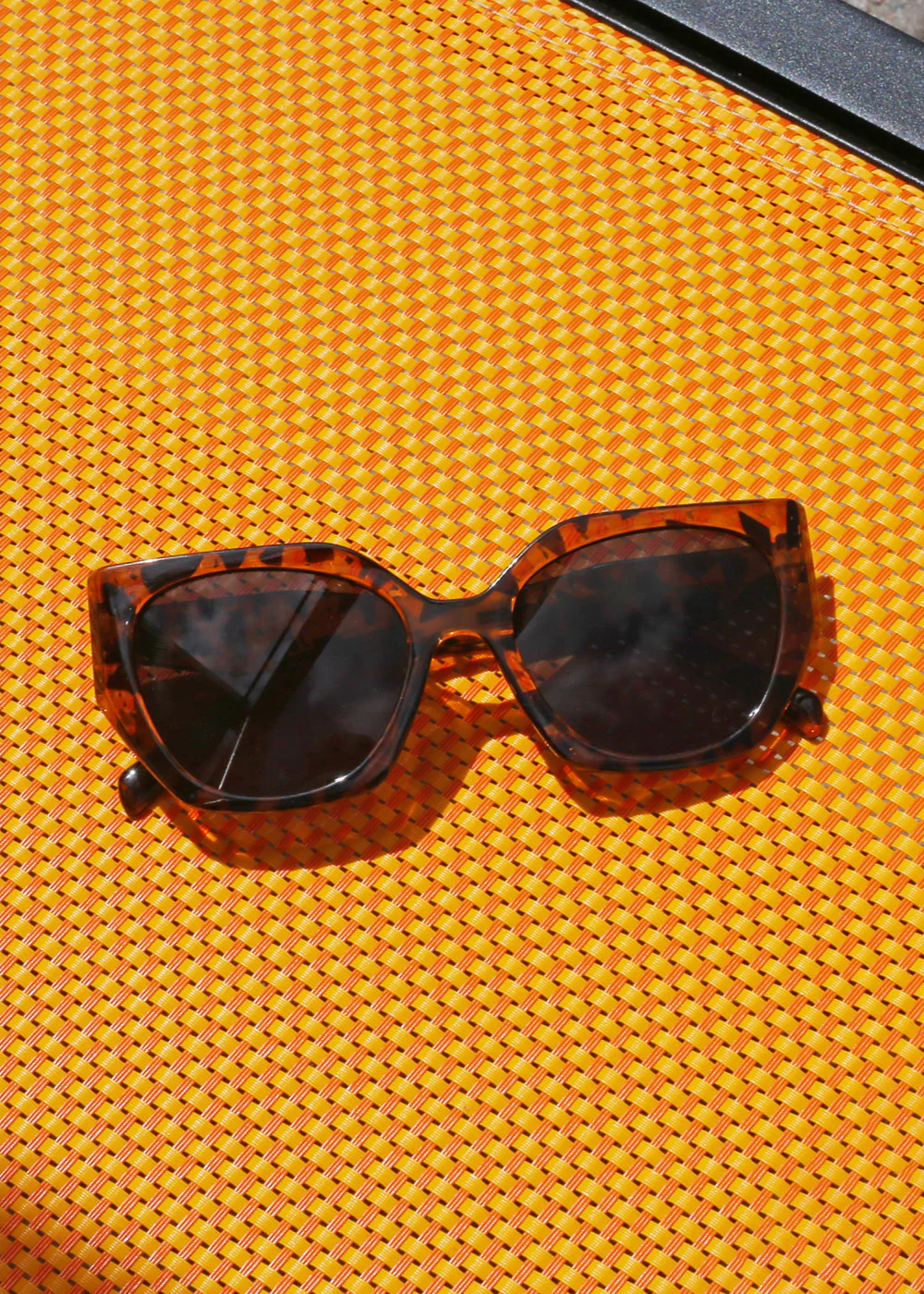 Trendy Leopard Print Glasses - Image 2