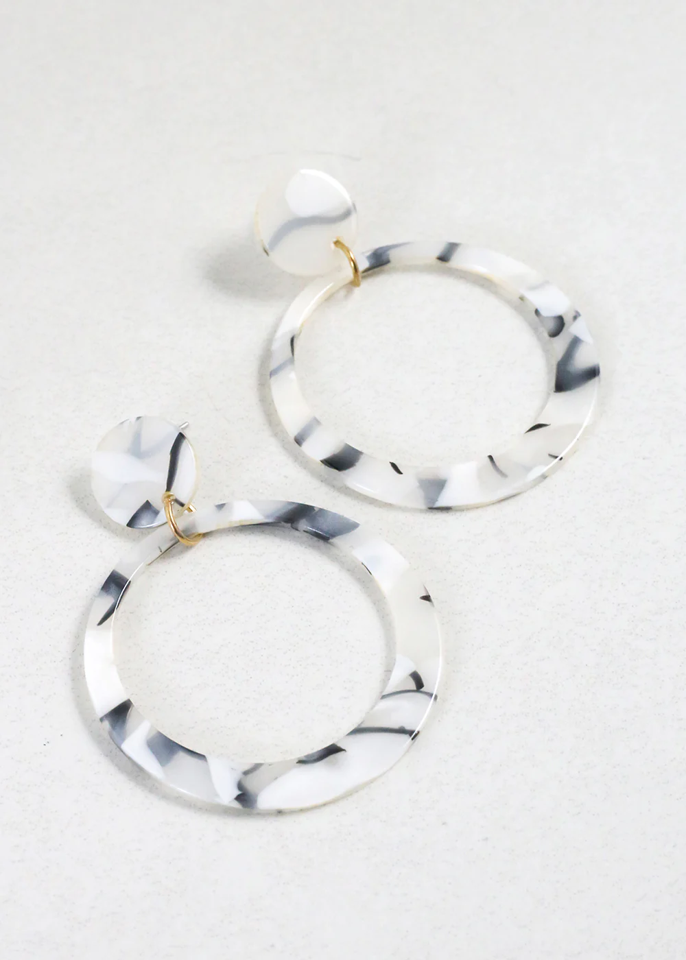 Trendy Marbled Resin Hoop Earrings - Image 2
