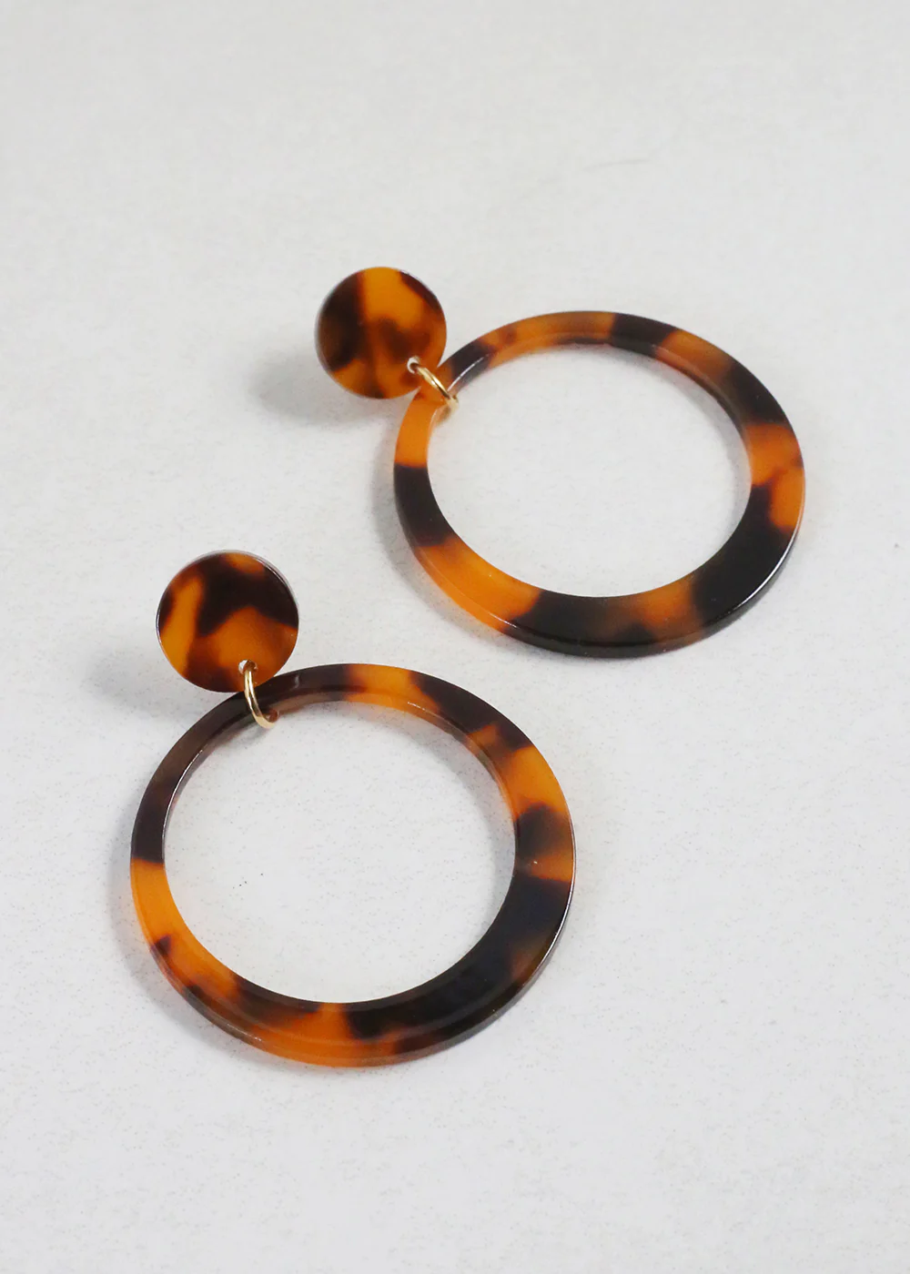 Trendy Marbled Resin Hoop Earrings - Image 5