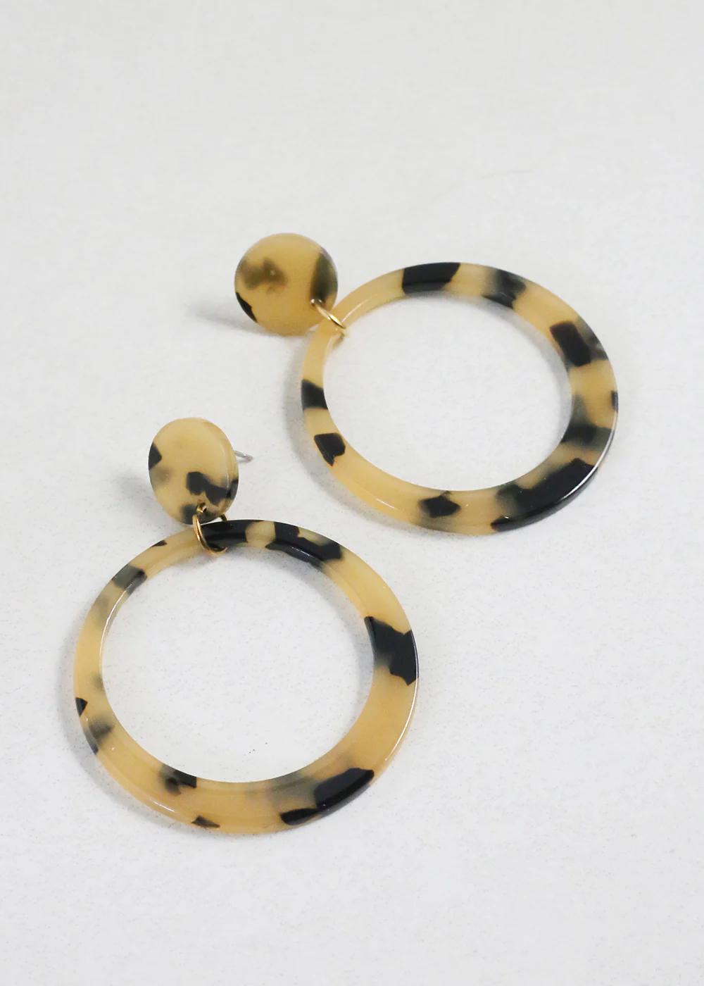 Trendy Marbled Resin Hoop Earrings - Image 6
